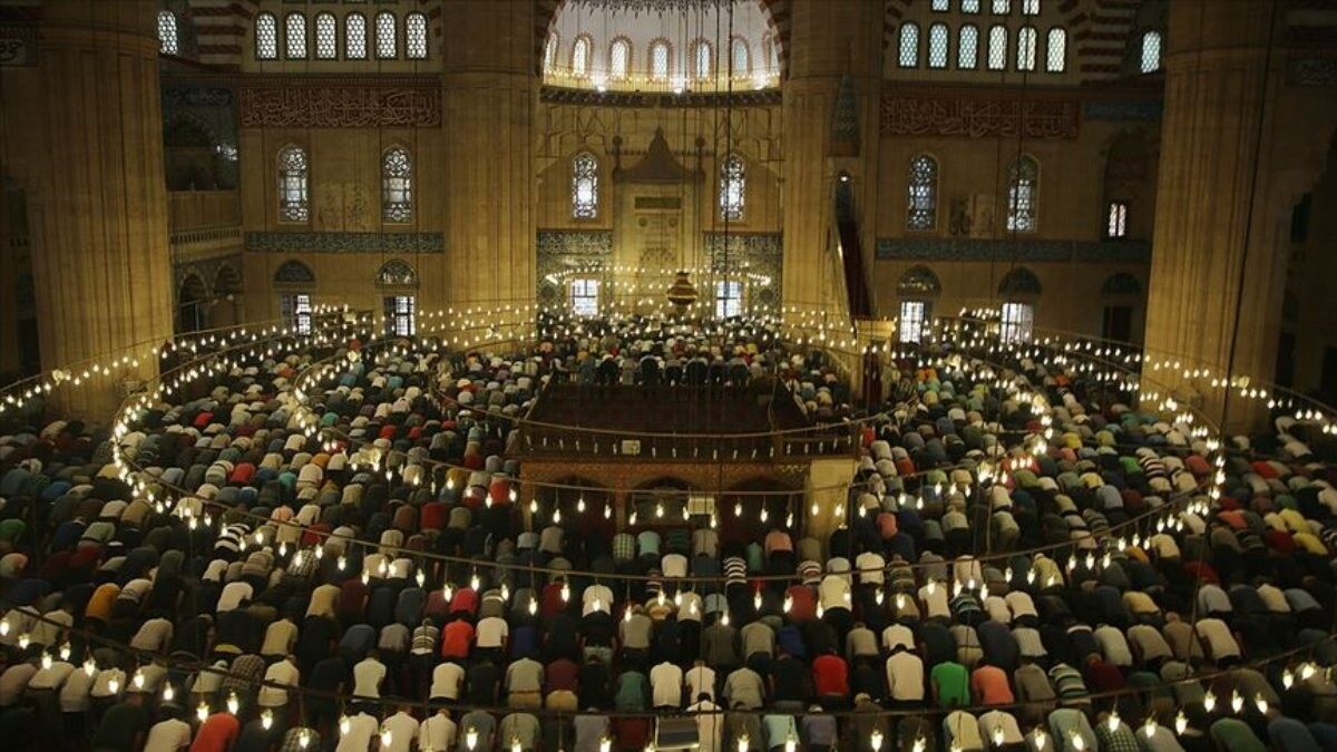 Kurban Bayramı namazı nasıl kılınır? Bayram namazı kaç rekat?