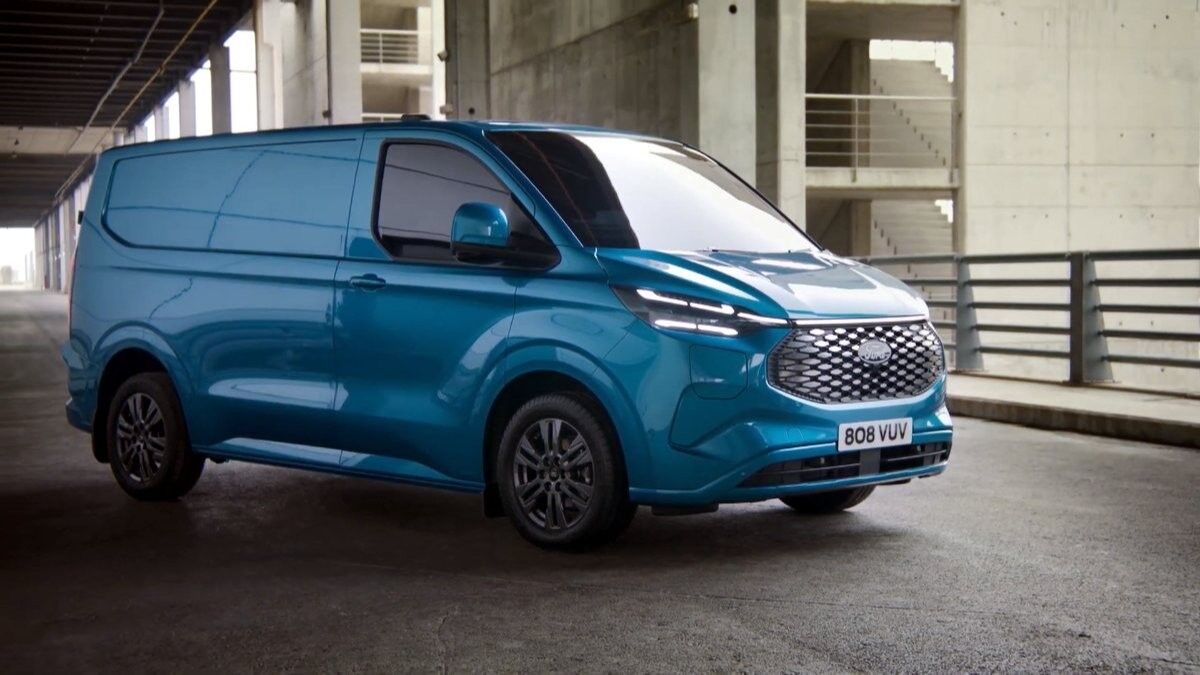 Kocaeli'de üretilecek elektrikli Ford E-Transit Custom tanıtıldı