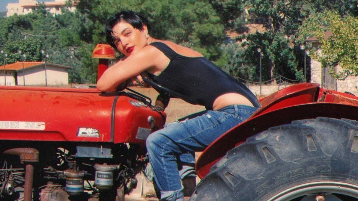 Gonca Vuslateri'nin traktör pozları