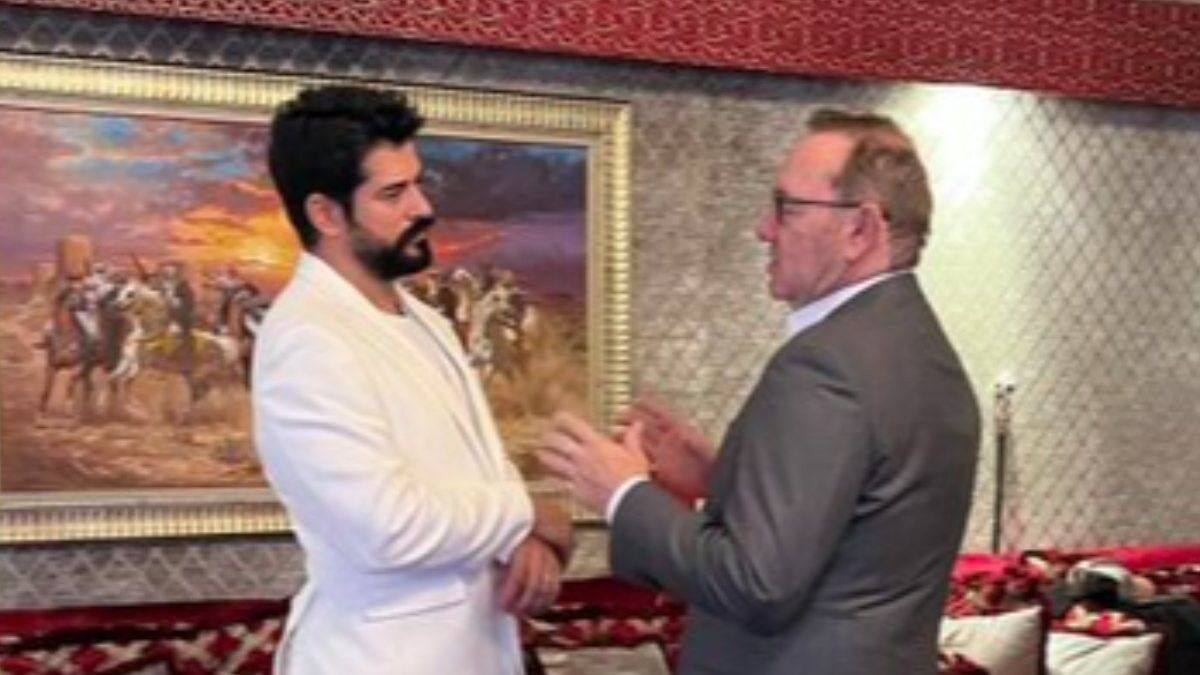 Burak Özçivit, Kevin Spacey ile olan fotoğraflarını sildi