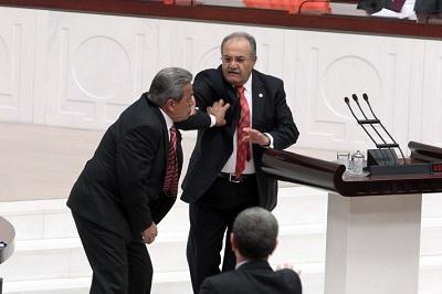 Salim Uslu Kamer Genç'i Meclis kürsüsünden itti