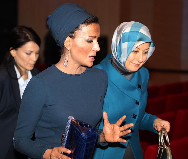 Katar Emiri'nin eşi güzelliğiyle dikkat çekti
