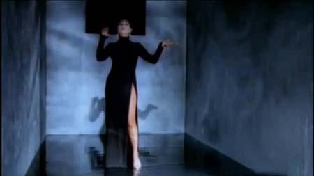 Hülya Avşar canlı yayında frikik verdi - Video