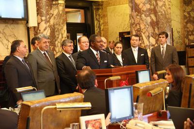 Oya Eronat'tan BDP'li belediyeye terörist benzetmesi