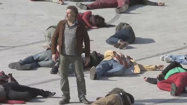 Adres tarifinde çılgın şaka - Video