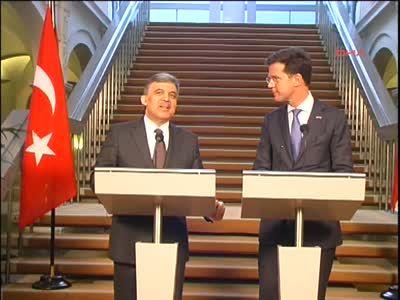 Hollanda başbakanı görüşmeye bisikletle geldi