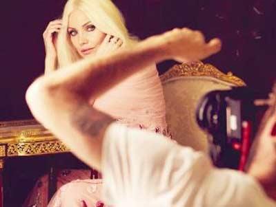 Siren Ertan kendi parfümü için modellik yaptı