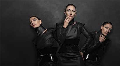 Özlem Tekin sanat için soyundu