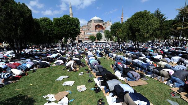 Ayasofya'da öğle namazı