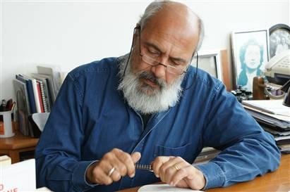 Enis Batur: Babam solcuydu ama darbe yaptı