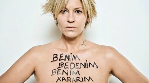 Ayşe Arman'dan çıplak protesto – Galeri