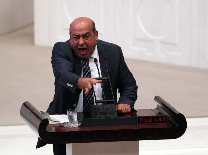 Hasip Kaplan'ın Meclis'te çıldırdığı an - Video
