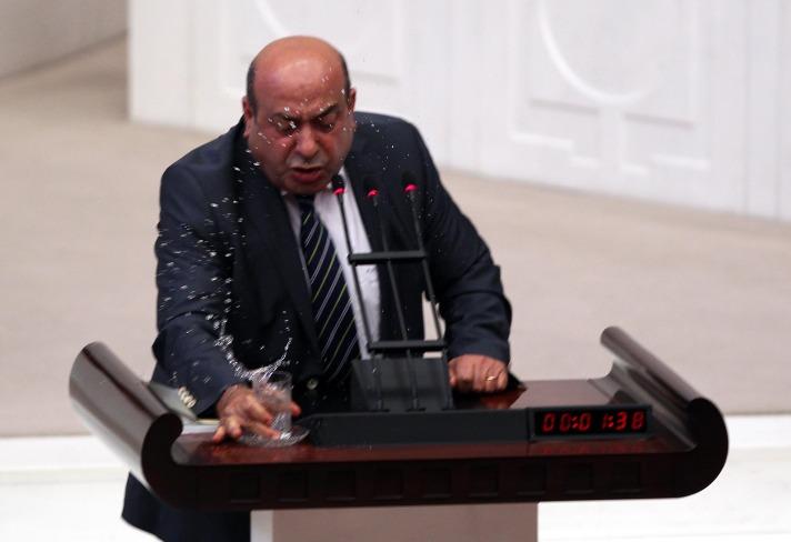 Hasip Kaplan'ın Meclis'te çıldırdığı an - Video