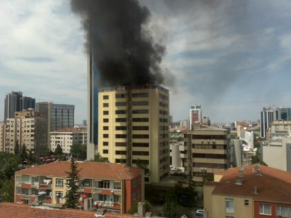 Kozyatağı'nda yangın