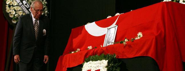 Güngör Dilmen toprağa verildi