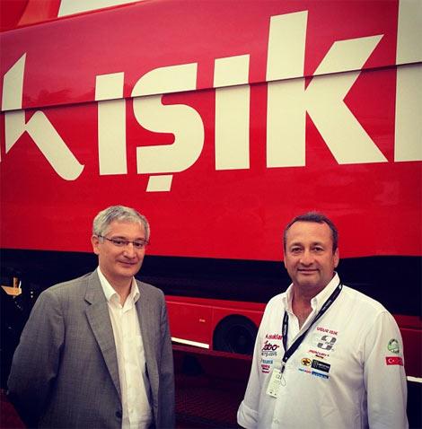 Ece Vahapoğlu'ndan Gabon'da Abdullah Gül pozu