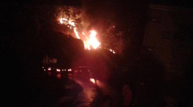 Seyir halindeki otobüs cayır cayır yandı