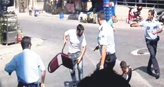 ABD polisi 12 el ateşle saldırganı durdurdu