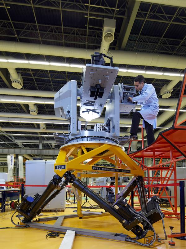 Türk savunma sanayisi dünyaya üretim yapıyor