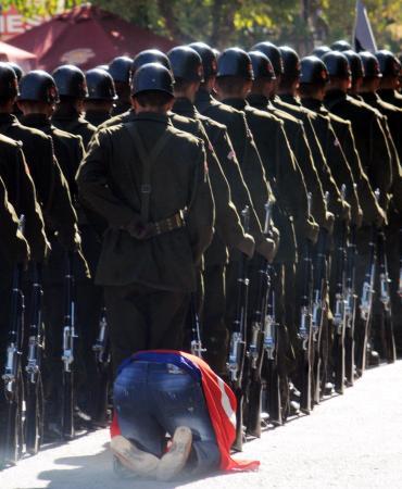 Gaziantep'teki şehit cenazesinde ağlatan kare