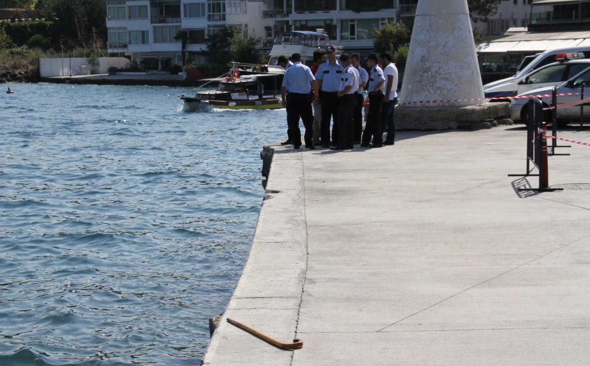 Denize düşen dedenin boğulmasını izlediler