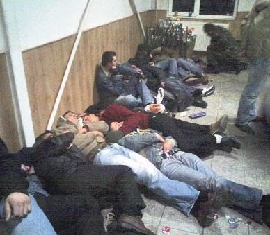 Mehmetçiklerin bekletildiği KTM'ler tartışma konusu oldu