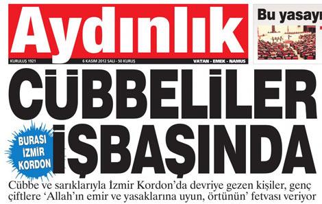 İzmir Kordon'da gezen cübbelilerden örtünün uyarısı