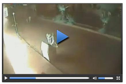 Mersin'de marketi müşterileriyle yakacaklardı