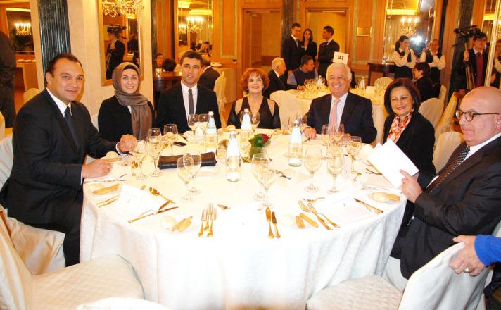 Hakan Şükür ve eşinin yüzünü güldüren anons