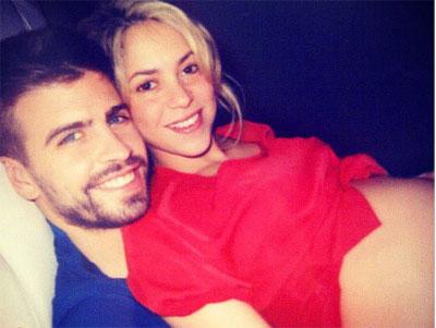 Shakira'nın karnı burnunda