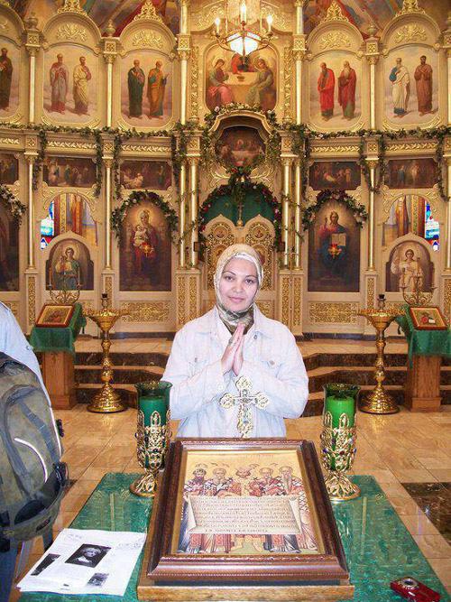 Yeni Şafak yazarı Kaplan'ın haç önündeki pozu