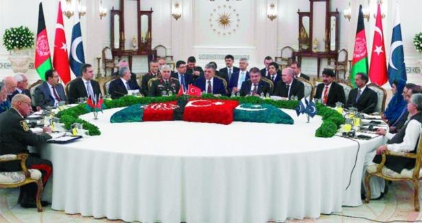 Zirve logosuna Hayrünnisa Gül imzası