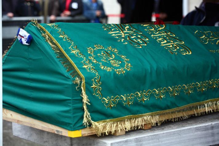 Torunun çorabı Birand'ın tabutundaydı