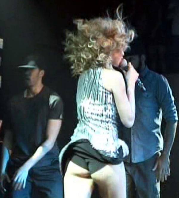 Hadise'nin Uludağ'da verdiği konserde poposu göründü