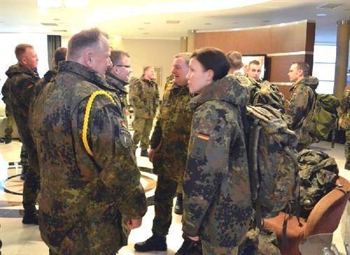 Mehmetçiğe Alman kadın asker uyarısı