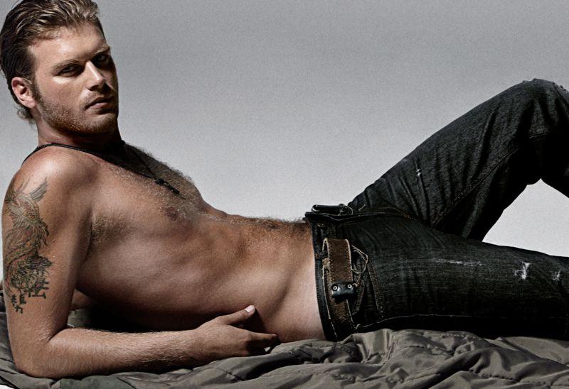 Kıvanç Tatlıtuğ sessizliğini Elle dergisi için bozdu