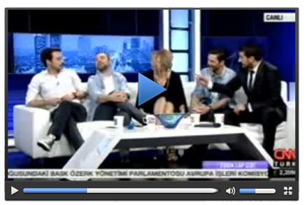 Gizem Özdilli: Beyaz menemen gibi giyiniyor