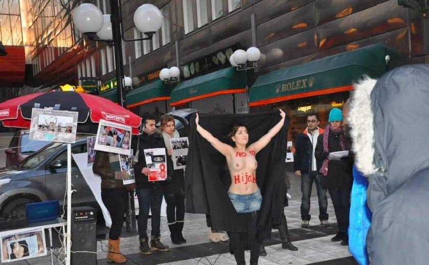 İranlı kadınlar çıplak eylem yaptı