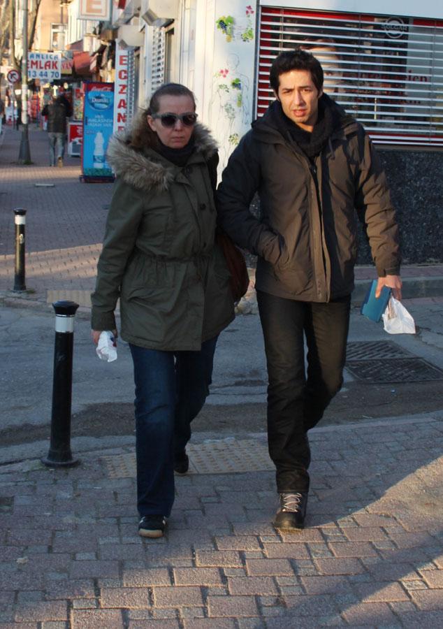 Mert Fırat sevgilisi İlksen Başarır'la görüntülendi