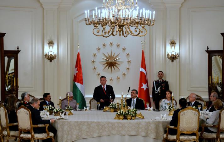 Necdet Özel Gül'ün verdiği yemeğe eşiyle katıldı