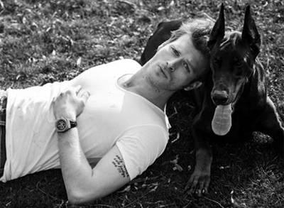 Burak Özçivit ofisboydu