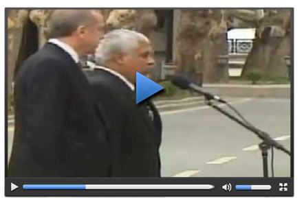 Tören kıtasında Türkçe selamı unuttu