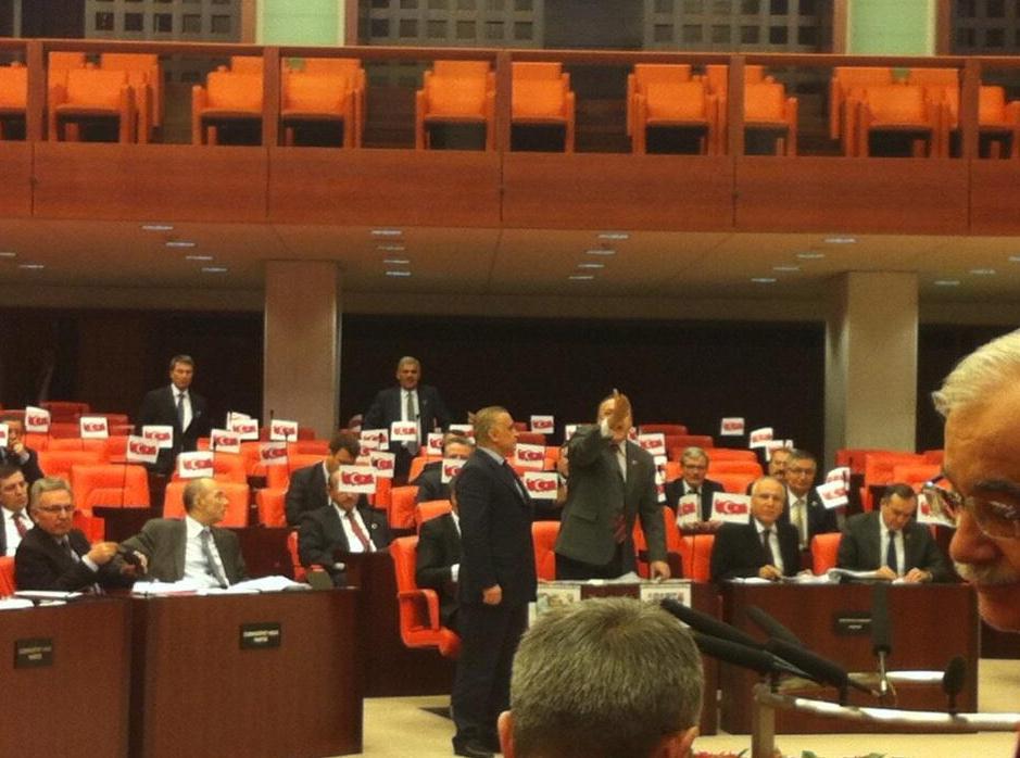 MHP Öcalan'ın mektubu sonrası olağanüstü toplandı