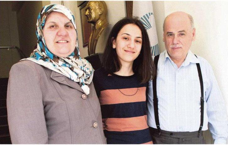 Hümeyra Çolak bin lira maaşla YGS şampiyonu oldu