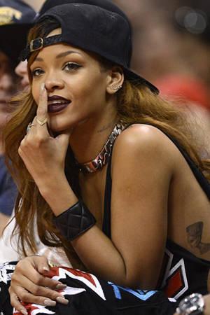 Rihanna'dan eski sevgilisi Chris Brown'a misilleme