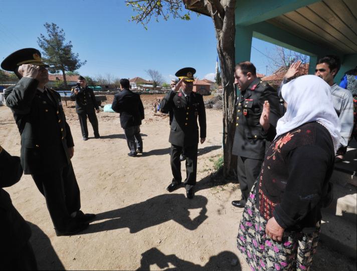 Tuğgeneral Memduh Hakbilen'den  Eşe Ana'ya esas duruş