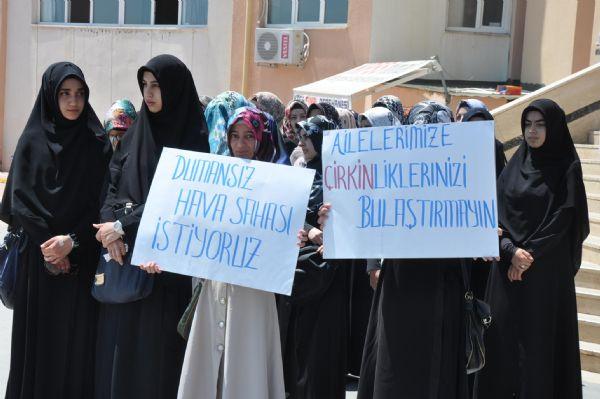 Diyarbakır'da Duman grubu protesto edildi