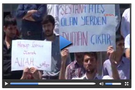 Diyarbakır'da Duman grubu protesto edildi
