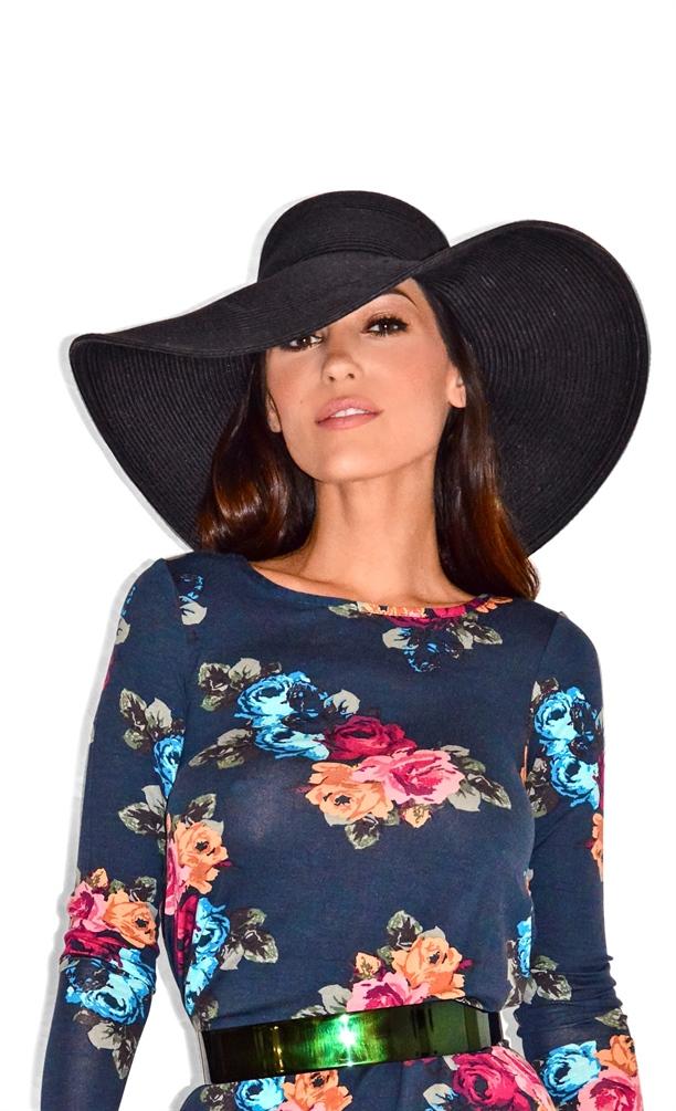 Yolanthe sütyensiz modasına uydu
