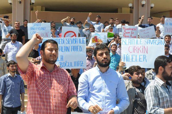 Diyarbakır'da Duman grubu protesto edildi